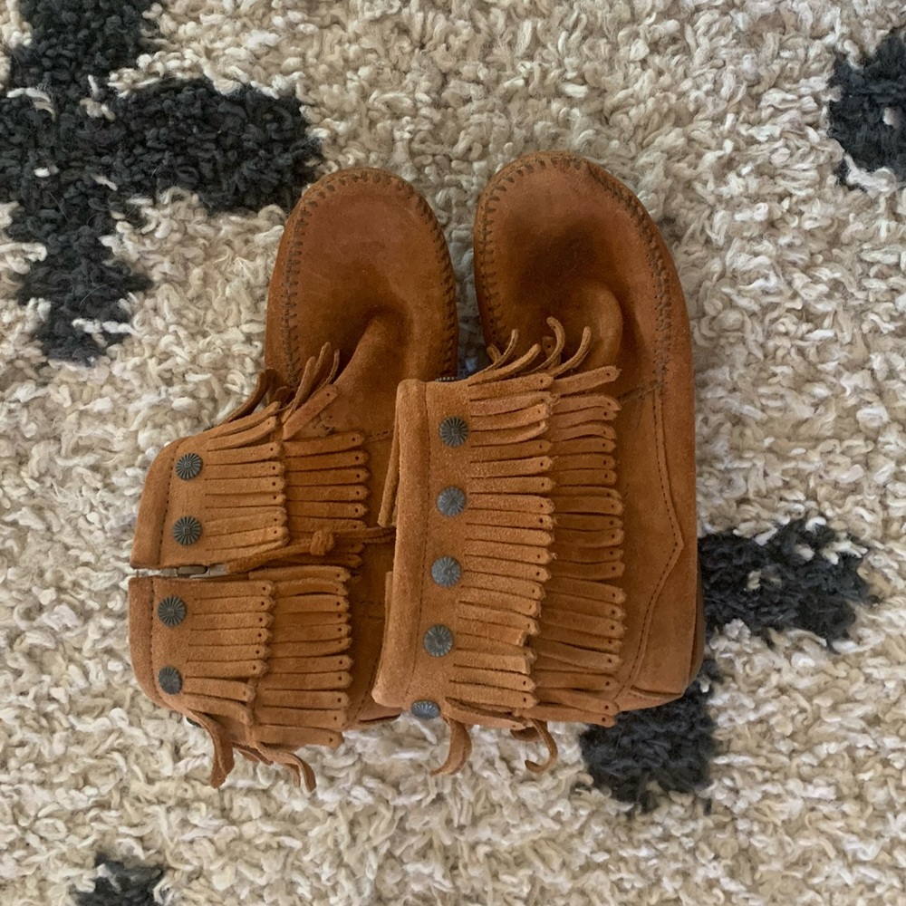 COPY - Minnetonka mocassins